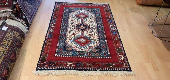 Very Fine Persian Yalemeh Carpet 150cm x 100cm Hand Knotted