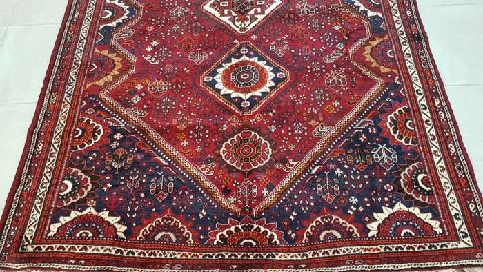 Very Fine Persian Qashgaye Carpet 320cm x 213cm Hand Knotted