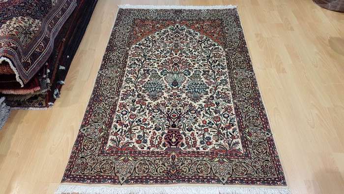 Very Fine Persian Sarough Carpet 163cm x 105cm Hand Knotted