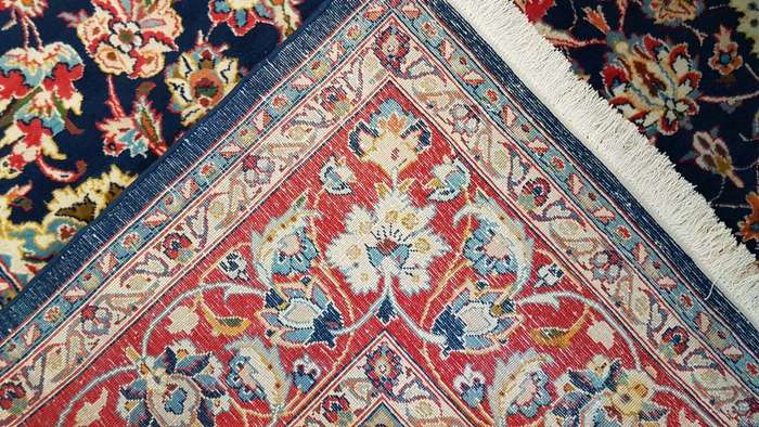Persian Isfahan Carpet 320cm x 217cm Hand Knotted