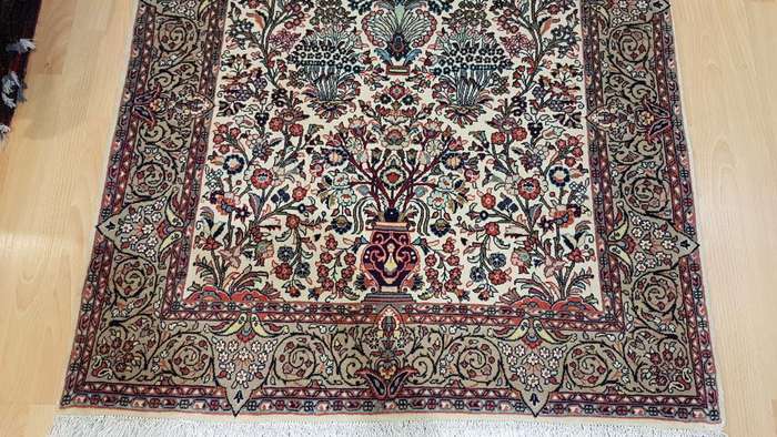 Very Fine Persian Sarough Carpet 163cm x 105cm Hand Knotted
