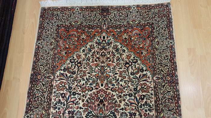 Very Fine Persian Sarough Carpet 163cm x 105cm Hand Knotted