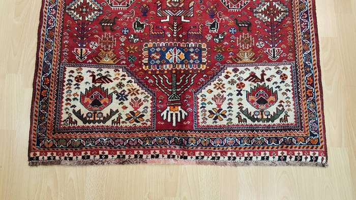 Very Fine Persian Qashgaye Carpet 143cm x 105cm Hand Knotted