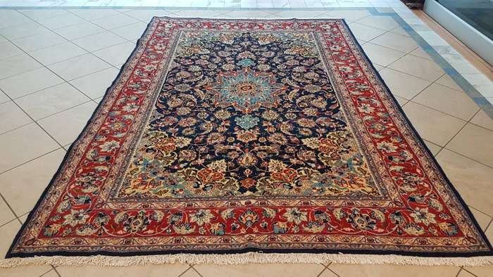 Persian Isfahan Carpet 320cm x 217cm Hand Knotted