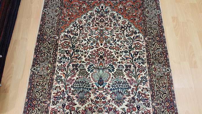 Very Fine Persian Sarough Carpet 163cm x 105cm Hand Knotted