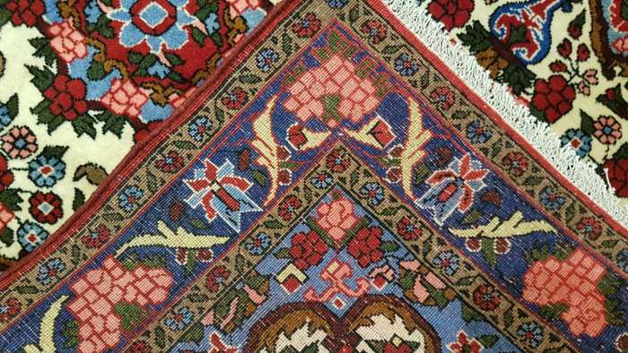 Very Fine Persian Bakhtiary Carpet 165cm x 103cm Hand Knotted