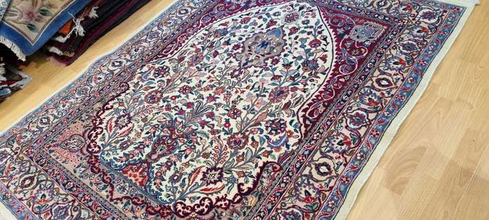 Very Fine Persian Mashhad Carpet - 166cm x 122cm Hand-Knotted