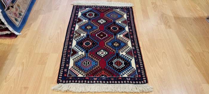 Very Fine Persian Yalemeh Carpet 100cm x 60cm Hand Knotted