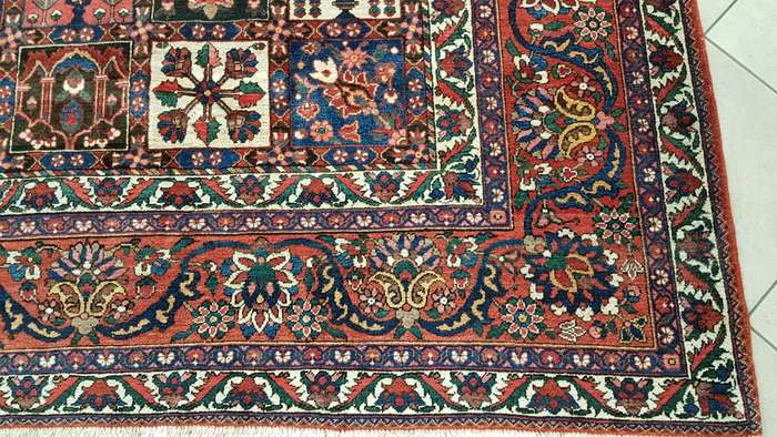 Very Fine Persian Bakhtiari Carpet 410cm x 310cm Hand Knotted