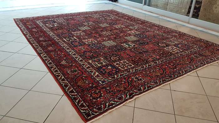 Very Fine Persian Bakhtiari Carpet 410cm x 310cm Hand Knotted