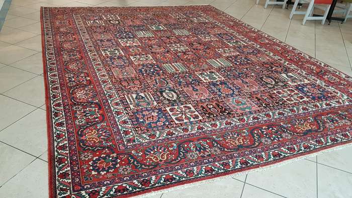 Very Fine Persian Bakhtiari Carpet 410cm x 310cm Hand Knotted