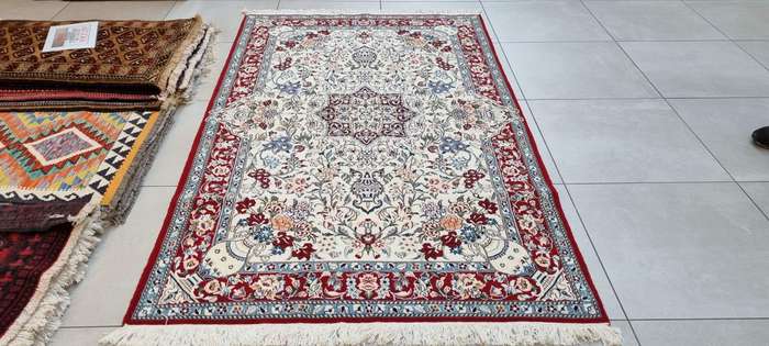 Very Fine Persian Nain Carpet 220cm x 132cm Hand Knotted