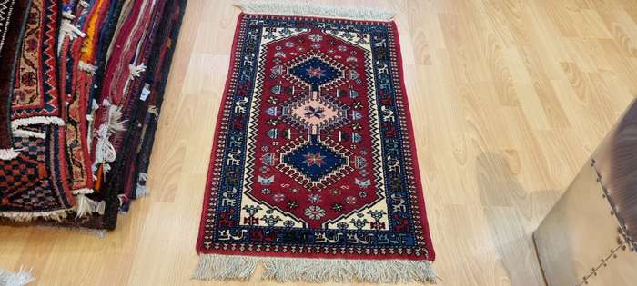 Very Fine Persian Yalemeh Carpet 100cm x 60cm Hand Knotted