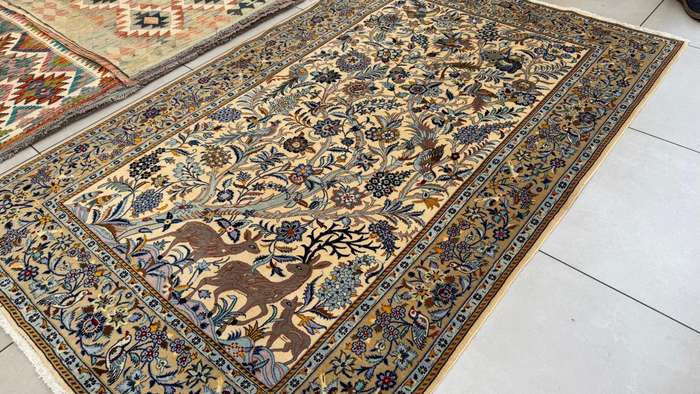 Very Fine Persian Kashan Carpet 215cm x 138cm Hand knotted