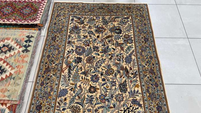 Very Fine Persian Kashan Carpet 215cm x 138cm Hand knotted