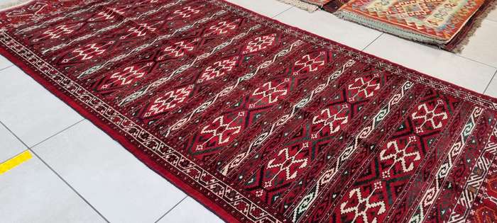 Very Fine Persian Turkaman Carpet 283cm x 128cm Hand Knotted