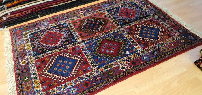 Very Fine Persian Yalemeh Carpet 150cm x 100cm Hand Knotted