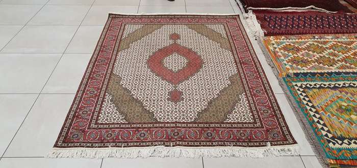 Fine Persian Tabriz Carpet 200cm x 150cm Hand Knotted