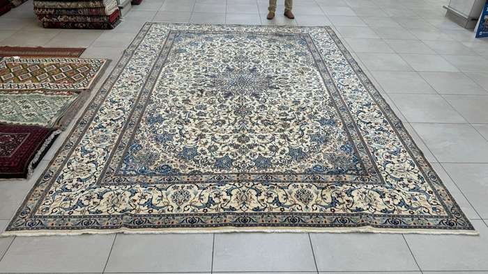 Fine Persian Nain Carpet 430cm x 310cm Hand Knotted
