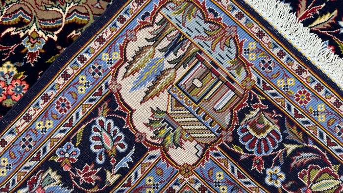 Very Fine Persian Kashan Carpet 222cm x 142cm Hand knotted