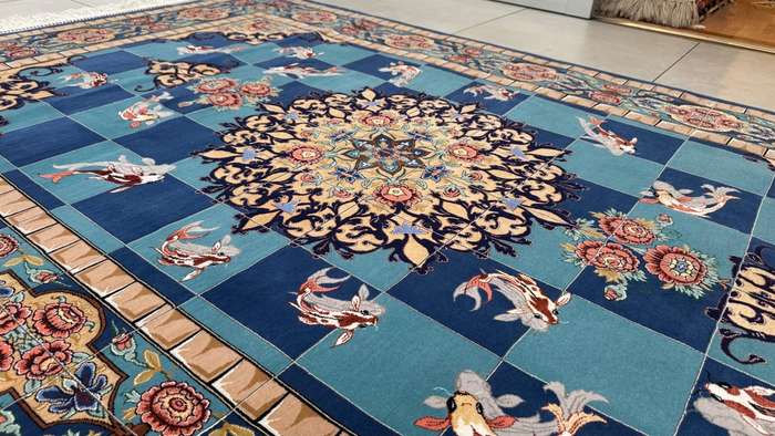 Extremely Fine Persian Isfahan Carpet 240cm x 153cm Hand Knotted