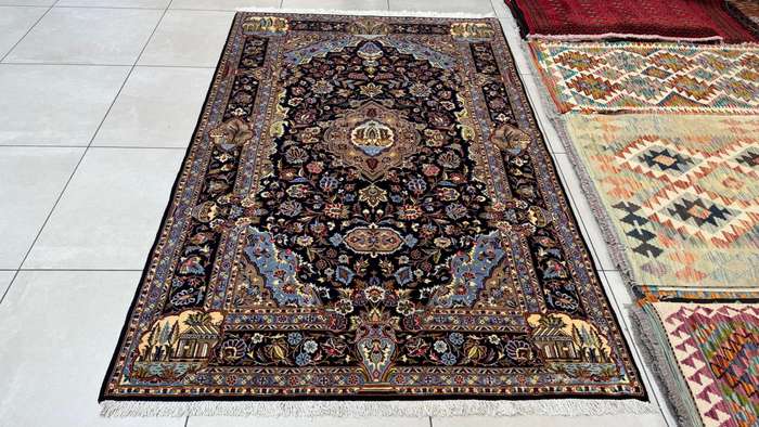 Very Fine Persian Kashan Carpet 222cm x 142cm Hand knotted