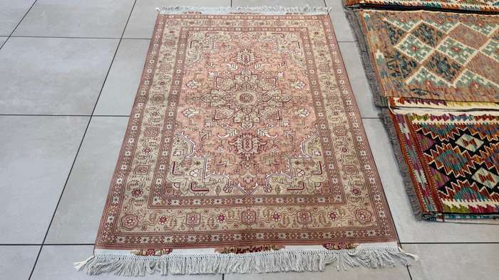 Very Fine Persian Tabriz Carpet 150cm x 100cm Hand Knotted