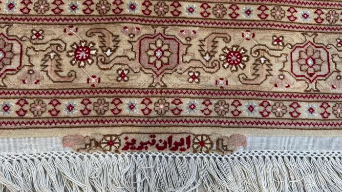 Very Fine Persian Tabriz Carpet 150cm x 100cm Hand Knotted