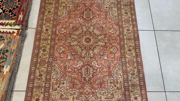 Very Fine Persian Tabriz Carpet 150cm x 100cm Hand Knotted