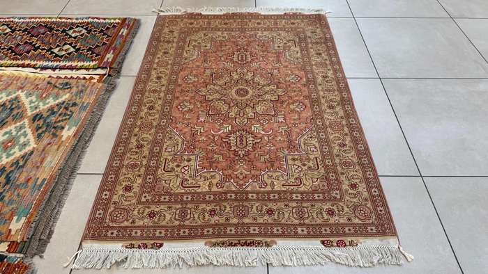 Very Fine Persian Tabriz Carpet 150cm x 100cm Hand Knotted