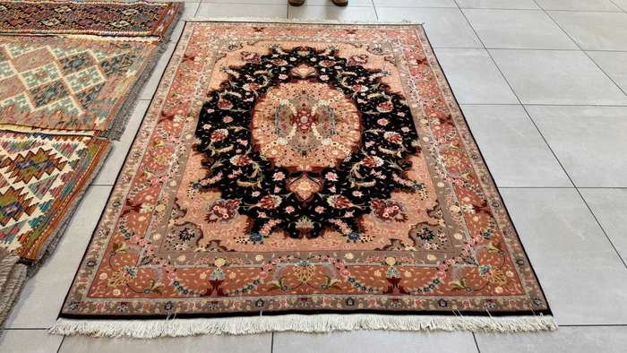 Very Fine Persian Tabriz Carpet 200cm x 150cm Hand Knotted