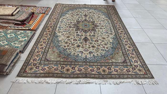 Very Fine Persian Tabriz Carpet 310cm x 205cm Hand Knotted