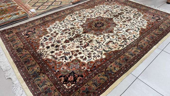 High Quality Persian Bidjar Carpet 265cm x 176cm Hand knotted