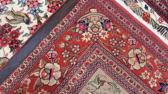 Fine Persian Qum Carpet 190cm x 135cm Hand Knotted