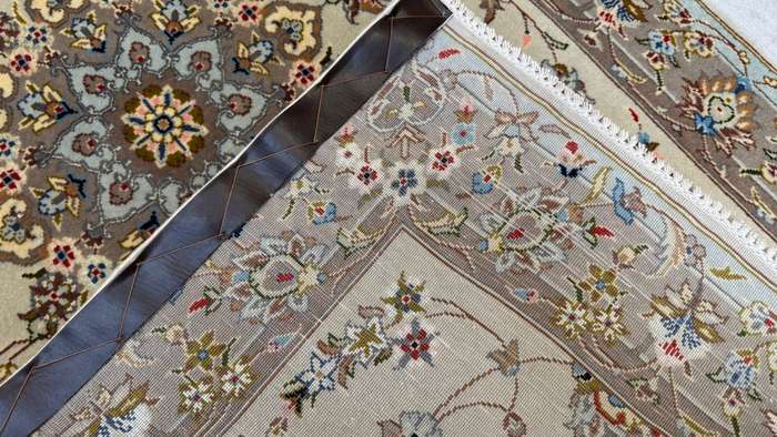 Very Fine Persian Kashan Carpet 310cm x 89cm Hand knotted