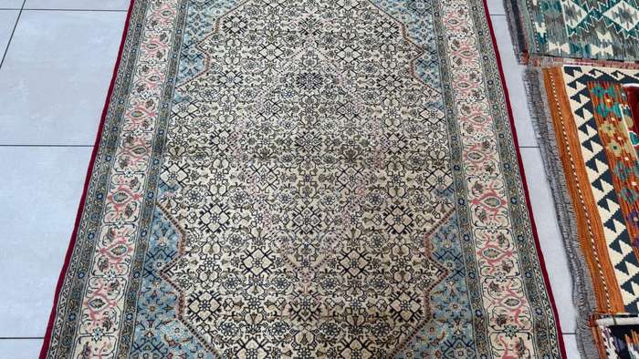 Fine Persian Qum Carpet 205cm x 143cm Hand Knotted