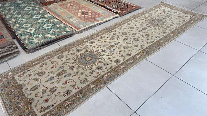 Very Fine Persian Kashan Carpet 310cm x 89cm Hand knotted