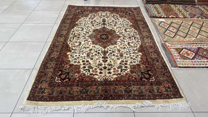 High Quality Persian Bidjar Carpet 265cm x 176cm Hand knotted