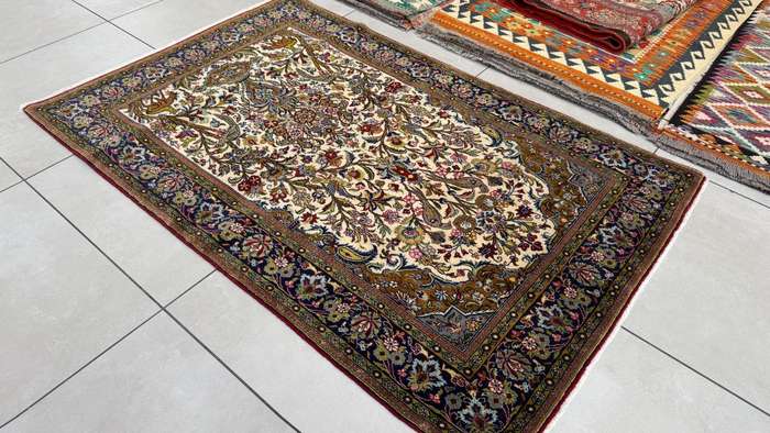 Very Fine Persian Qum Carpet 167cm x 107cm Hand Knotted