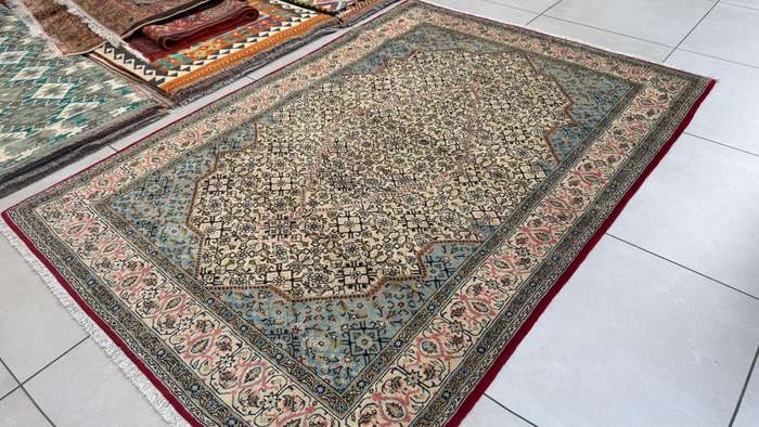 Fine Persian Qum Carpet 205cm x 143cm Hand Knotted