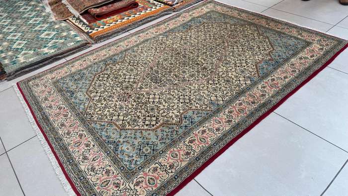 Fine Persian Qum Carpet 205cm x 143cm Hand Knotted