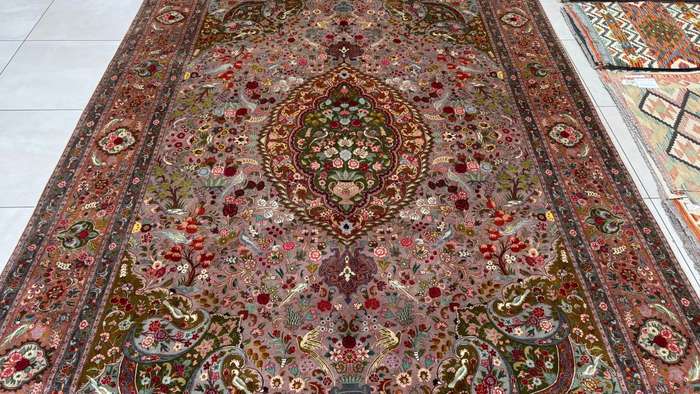 Very Fine Persian Tabriz Carpet 352cm x 253cm Hand Knotted