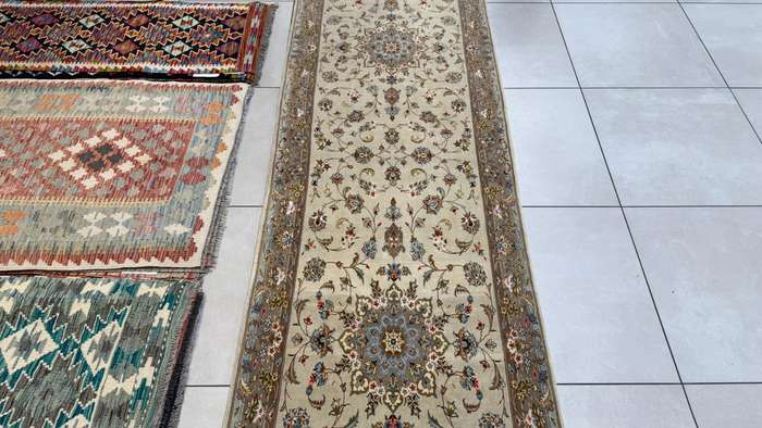 Very Fine Persian Kashan Carpet 310cm x 89cm Hand knotted