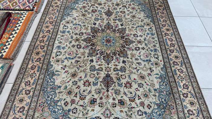 Very Fine Persian Tabriz Carpet 310cm x 205cm Hand Knotted