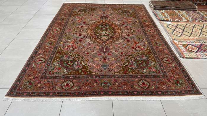 Very Fine Persian Tabriz Carpet 352cm x 253cm Hand Knotted