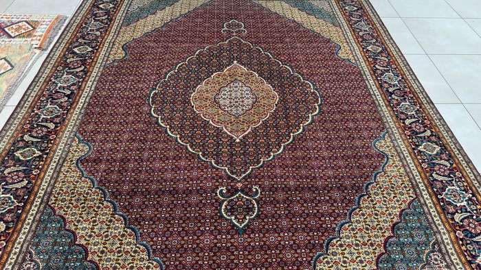 Very Fine Persian Tabriz Carpet 369cm x 285cm Hand Knotted