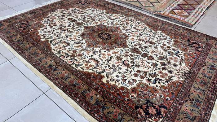 High Quality Persian Bidjar Carpet 265cm x 176cm Hand knotted