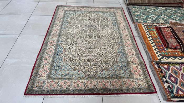Fine Persian Qum Carpet 205cm x 143cm Hand Knotted