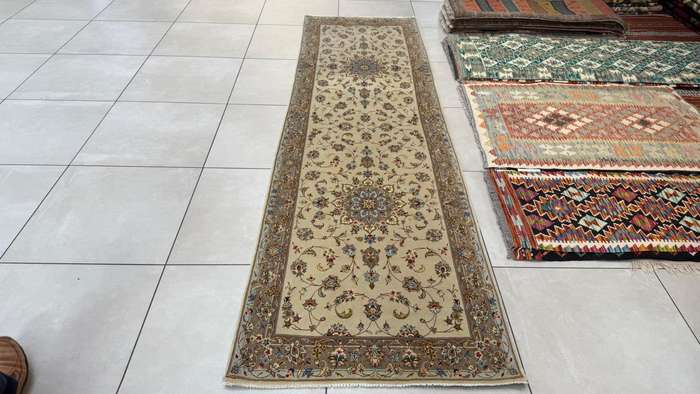 Very Fine Persian Kashan Carpet 310cm x 89cm Hand knotted
