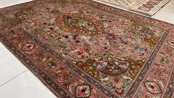 Very Fine Persian Tabriz Carpet 352cm x 253cm Hand Knotted